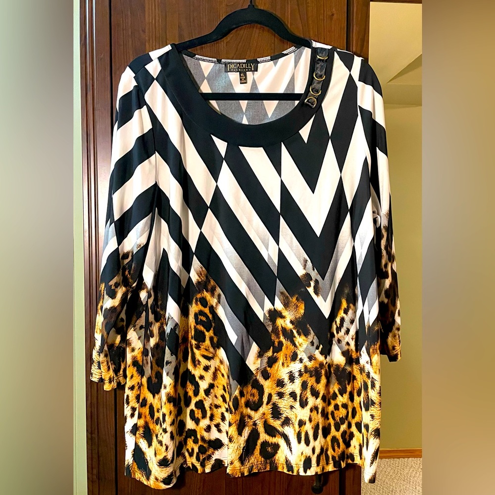 Animal print 3/4 length sleeve top with metal detail  XL